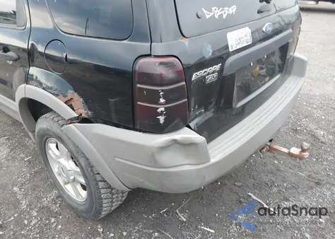 2002 Ford Escape Xlt from USA, damaged, VIN 1FMYU041X2KC73279